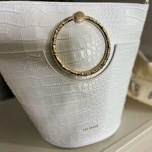 Ted Baker Maisee Leather Bucket Bag – Ivory